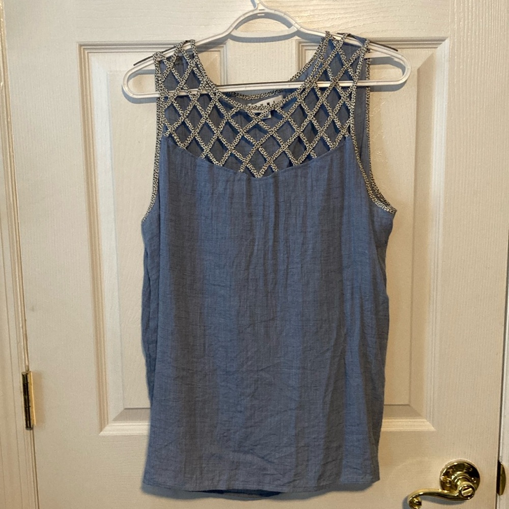 THMK women’s top in XL in blue with cute front design.